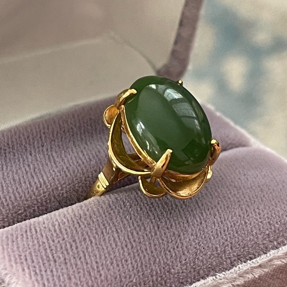 Nephrite jade color cabochon gold tone cocktail ring - Picture 9 of 11
